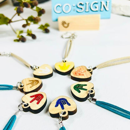 手話キーホルダー I Love You (ILY) Heart サイン キーホルダー 手話 ハンドメイド 職人 キーリング ヒノキ 桧 天然木 木材