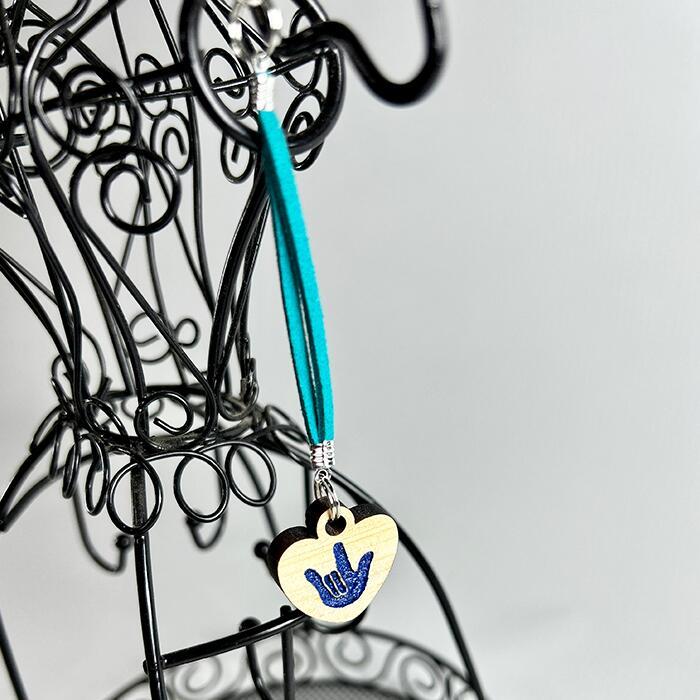 手話キーホルダー I Love You (ILY) Heart サイン キーホルダー 手話 ハンドメイド 職人 キーリング ヒノキ 桧 天然木 木材